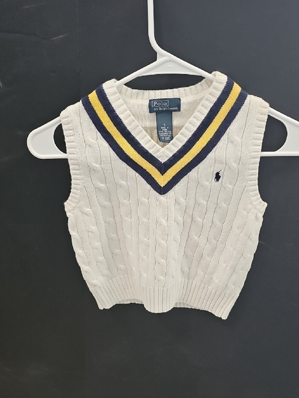 Kids sweater vest Size Small. Thick Knit. Green Label. Great Quality